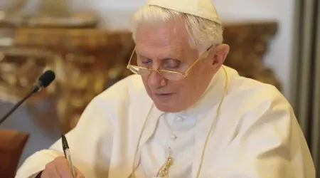 Es falso un mensaje que circula en redes sociales sobre la muerte de Benedicto XVI