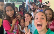 Jóvenes españoles de la Red ARCORES durante una misión en Filipinas.