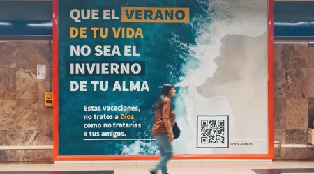 Campaña de la Asociación Católica de Propagandistas en España para fomentar la práctica religiosa en verano.