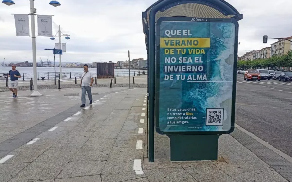 Campaña anima a los católicos a no olvidar a Dios durante las vacaciones. Crédito: ACdP.