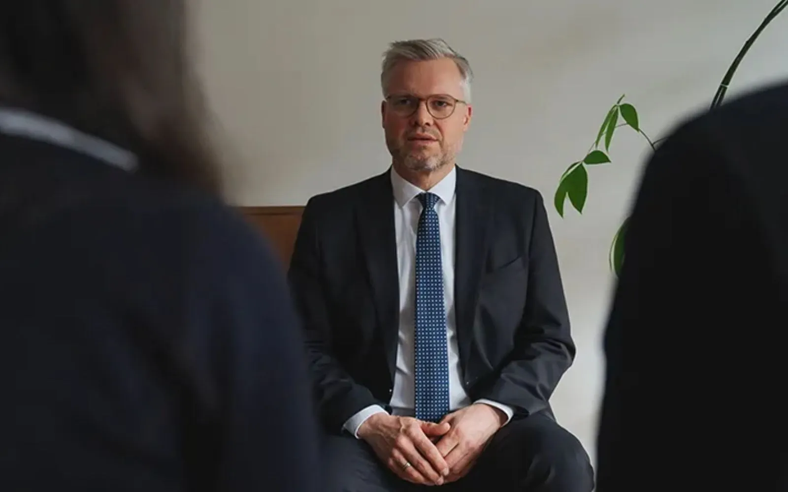 Los padres de la joven suiza reunidos con Félix Boellmann, de ADF Internacional.?w=200&h=150