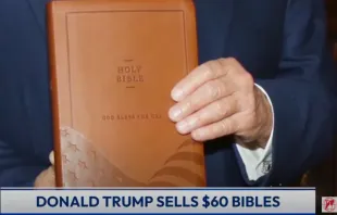 Donald Trump anunció su proyecto de Biblia en las redes sociales durante la Semana Santa y dijo que se asoció con el cantante de country Lee Greenwood en la iniciativa. Crédito: Captura de video / EWTN News Nightly.