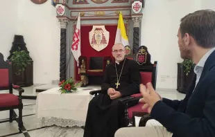 El Cardenal Pierbattista Pizzaballa durante su entrtevista con ACN. Crédito: ACN.