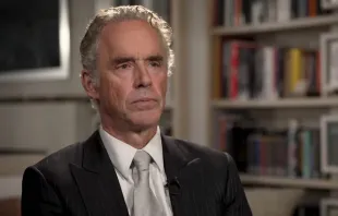 Jordan Peterson, en entrevista con Colm Flynn para EWTN News. Crédito: EWTN News.