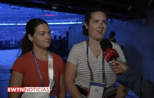 Jóvenes voluntarias en el congreso eucarístico nacional en Estados Unidos. Crédito: EWTN Noticias