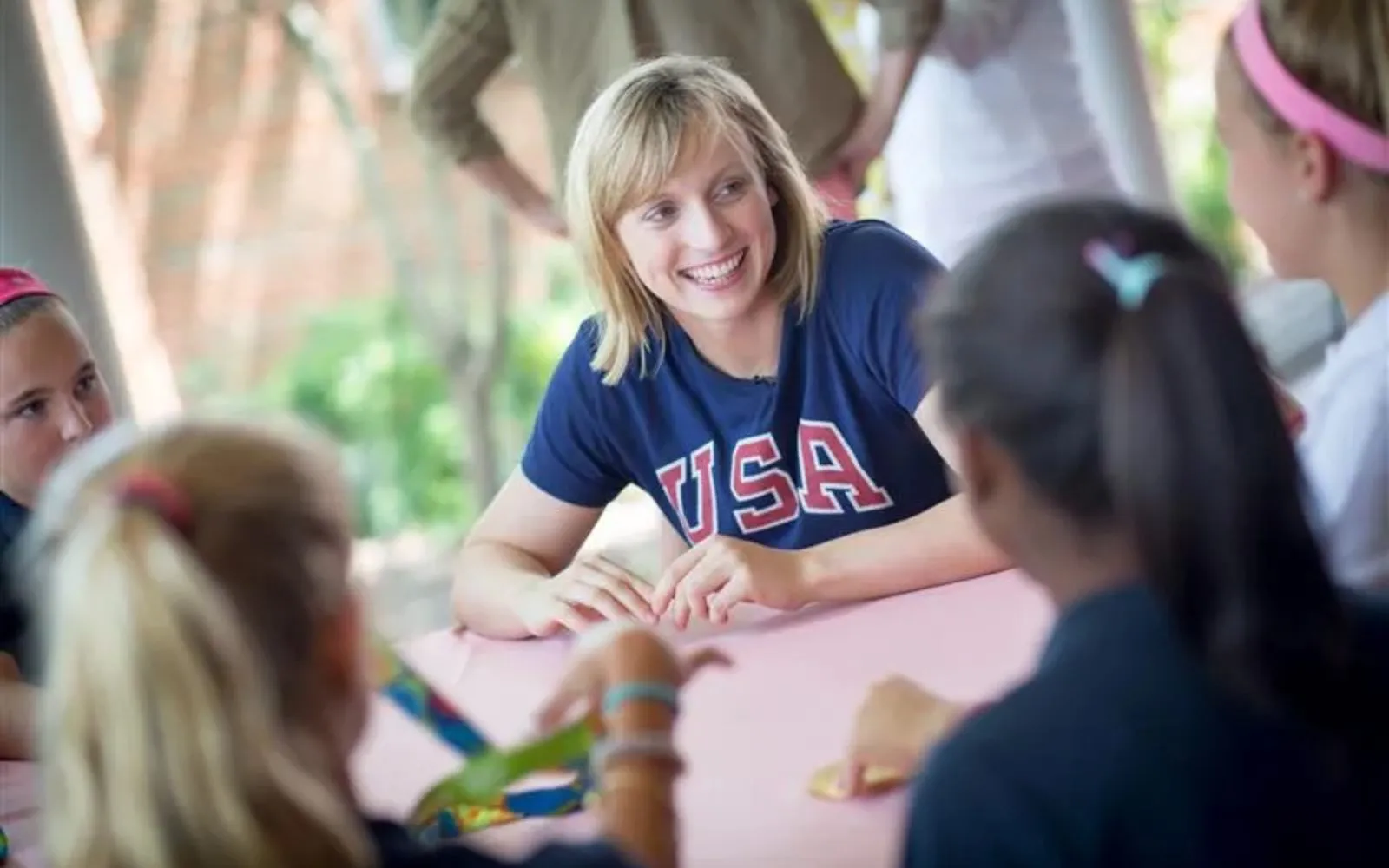 Katie Ledecky visita a los estudiantes de la Escuela Stone Ridge del Sagrado Corazón después de los Juegos Olímpicos de Río de Janeiro 2016.?w=200&h=150