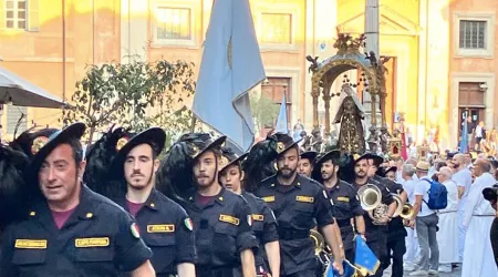 Fieles en Roma celebran nuevamente con procesiones a la Virgen del Carmen