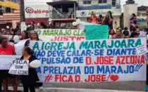 Manifestación de fieles contra la salida de Mons. Azcona de Marajó.