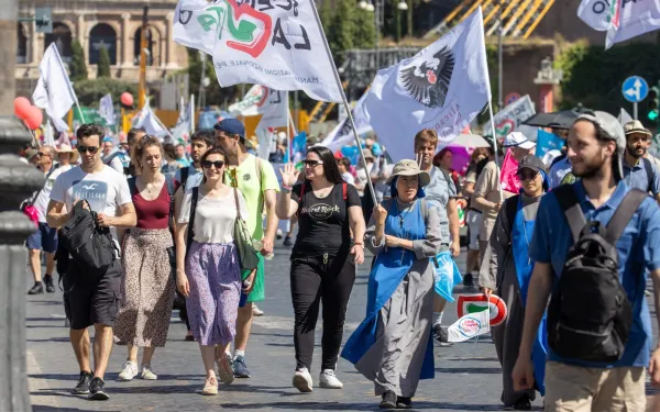 La marcha provida de Roma atrajo a personas de toda Italia. Crédito: Daniel Ibáñez / EWTN News.