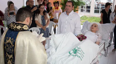 Matrimonio de joven con cáncer terminal en hospital conmueve las redes [FOTOS]