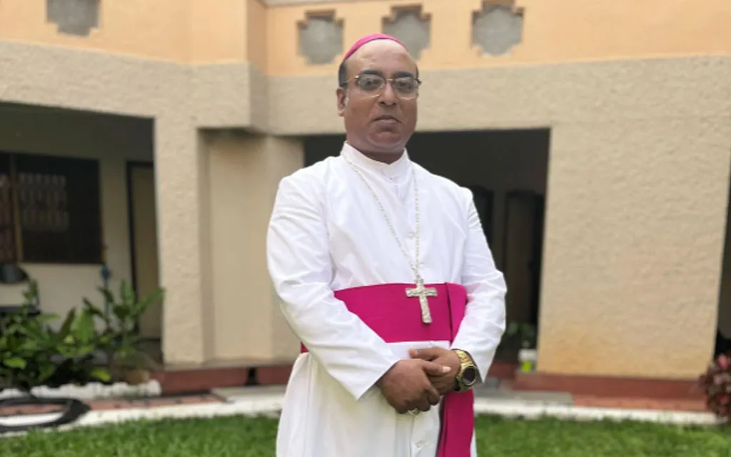 Mons. Arokia Raj Satis Kumar, obispo auxiliar electo de Bangalore, el prelado más joven de la India.?w=200&h=150