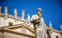 Estatua de San Pedro en la Ciudad del Vaticano.