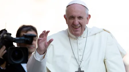 El Papa Francisco denuncia la “moda” del divorcio, y alienta la unidad familiar