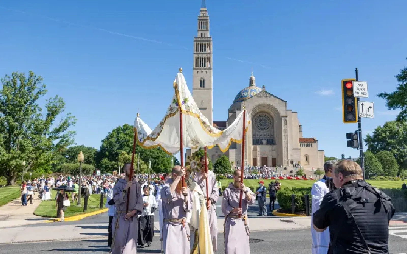 La Ruta Seton de la Peregrinación Eucarística Nacional se abre paso desde la Basílica del Santuario Nacional de la Inmaculada Concepción hacia el barrio Brentwood de Washington, DC?w=200&h=150