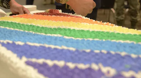 Reino Unido falla a favor de panadería cristiana que rechazó hacer torta para boda gay