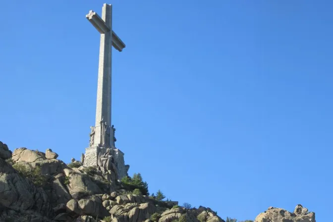 Cruz del Valle de los Caídos, la más grande del mundo.