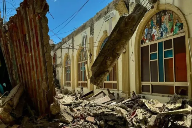 Colapsa techo de una iglesia católica en Nuevo León, México