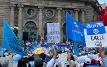 Marcha provida.